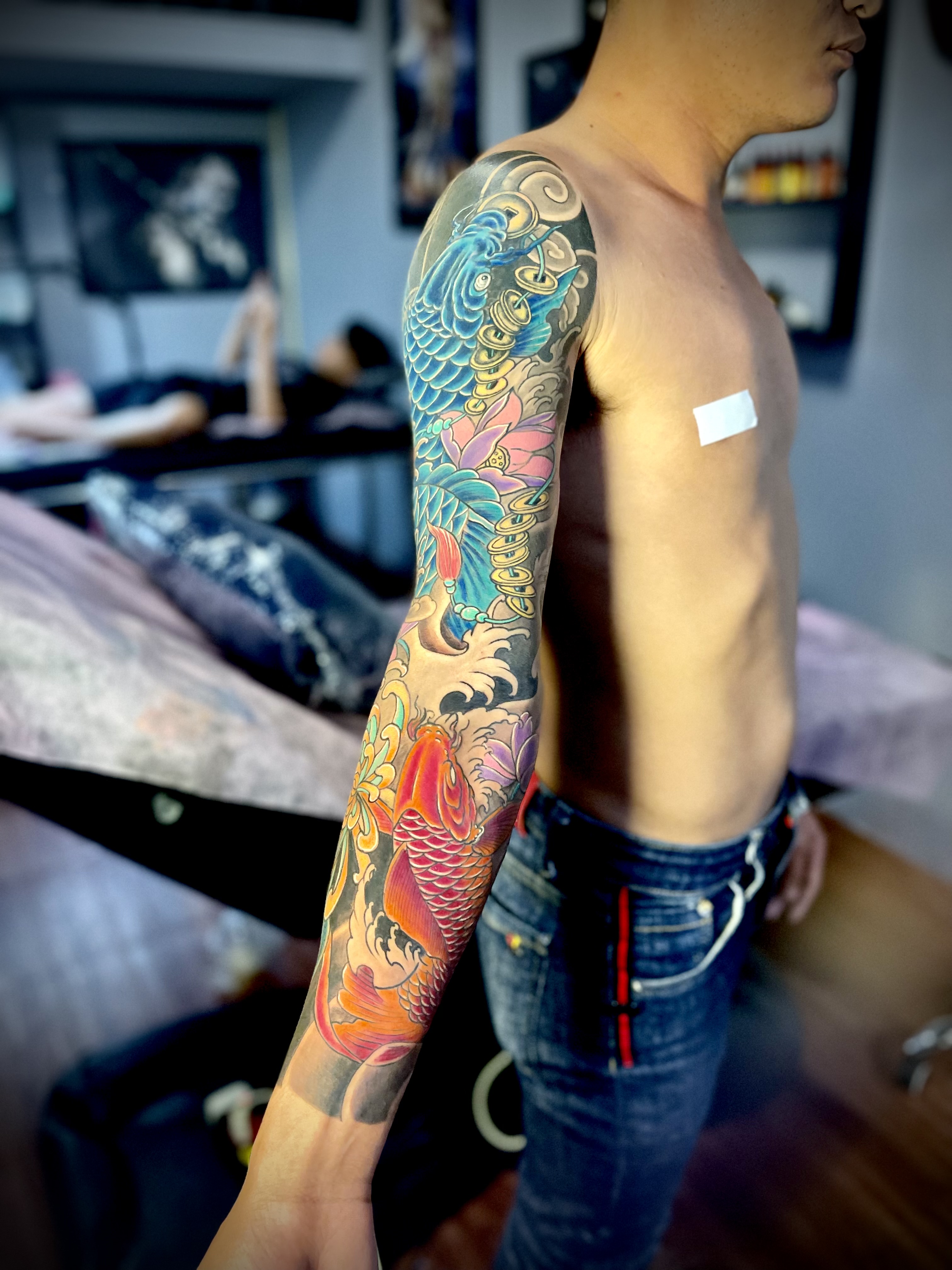 滿袖鯉魚刺青由 Tran Ky Tattoo 直接完成 - 2