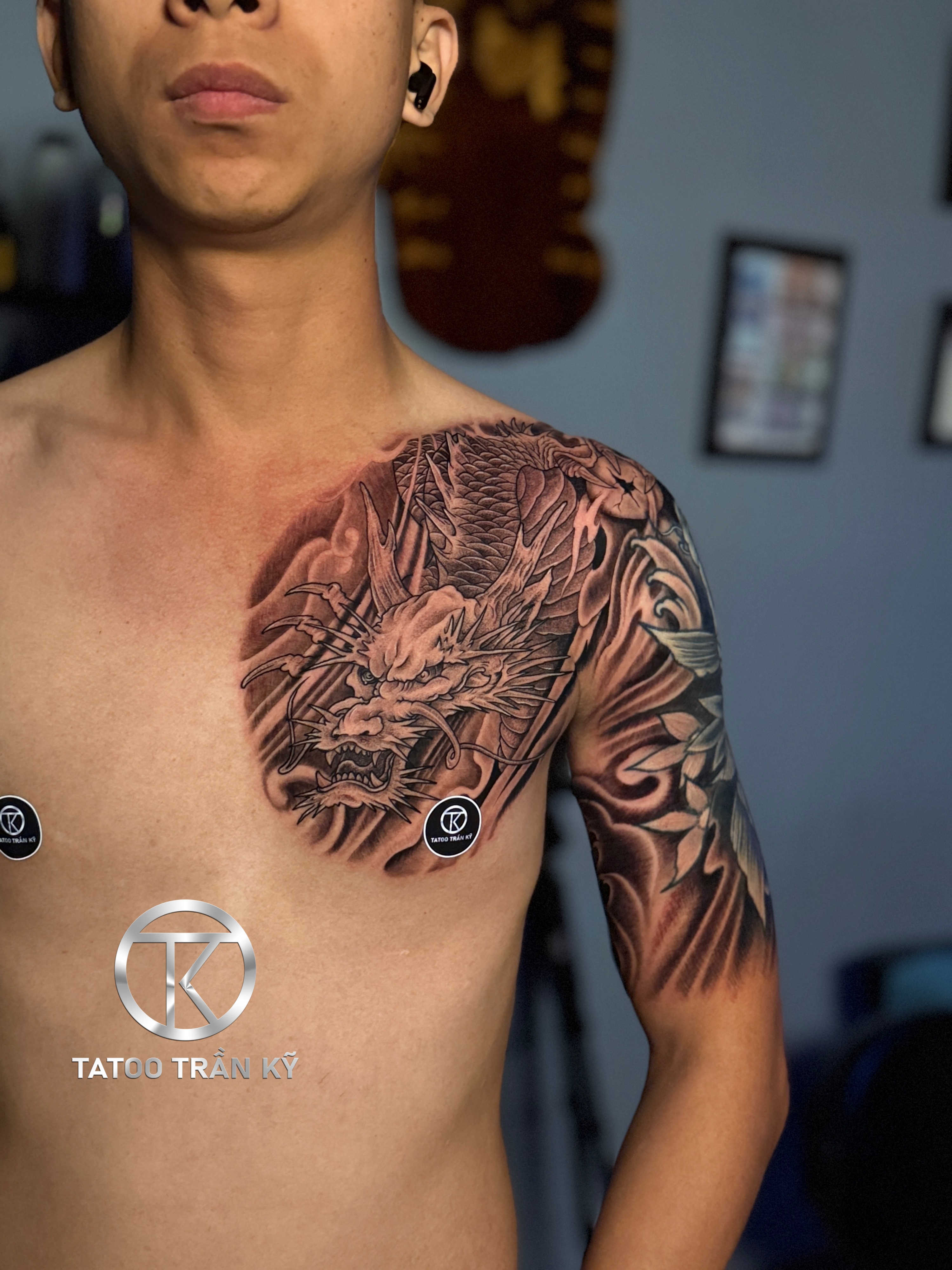 Xăm rồng Full ngực