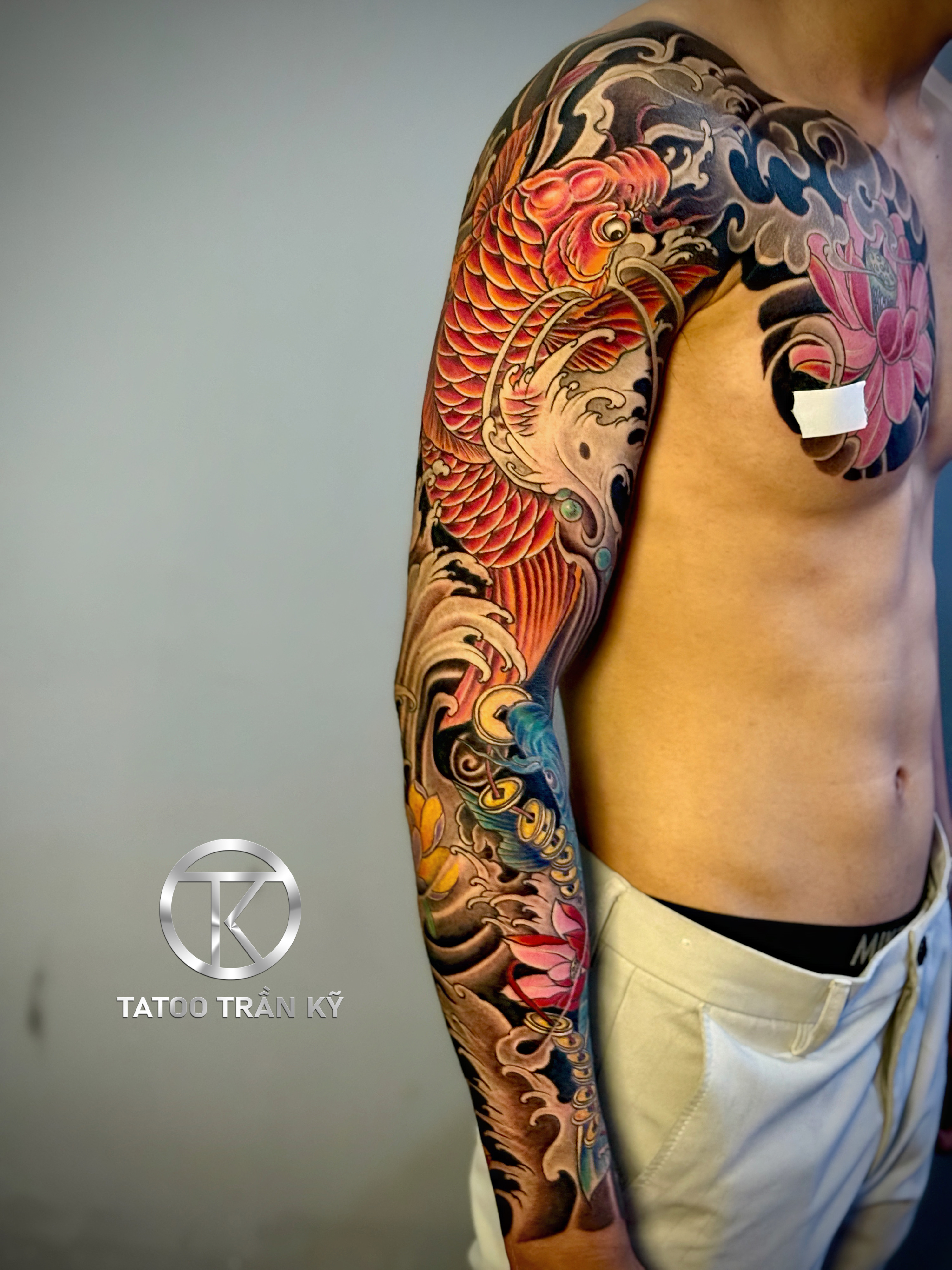 Tác phẩm xăm Full tay qua ngực tác phẩm do Trần kỹ Tattoo thực hiện - 2