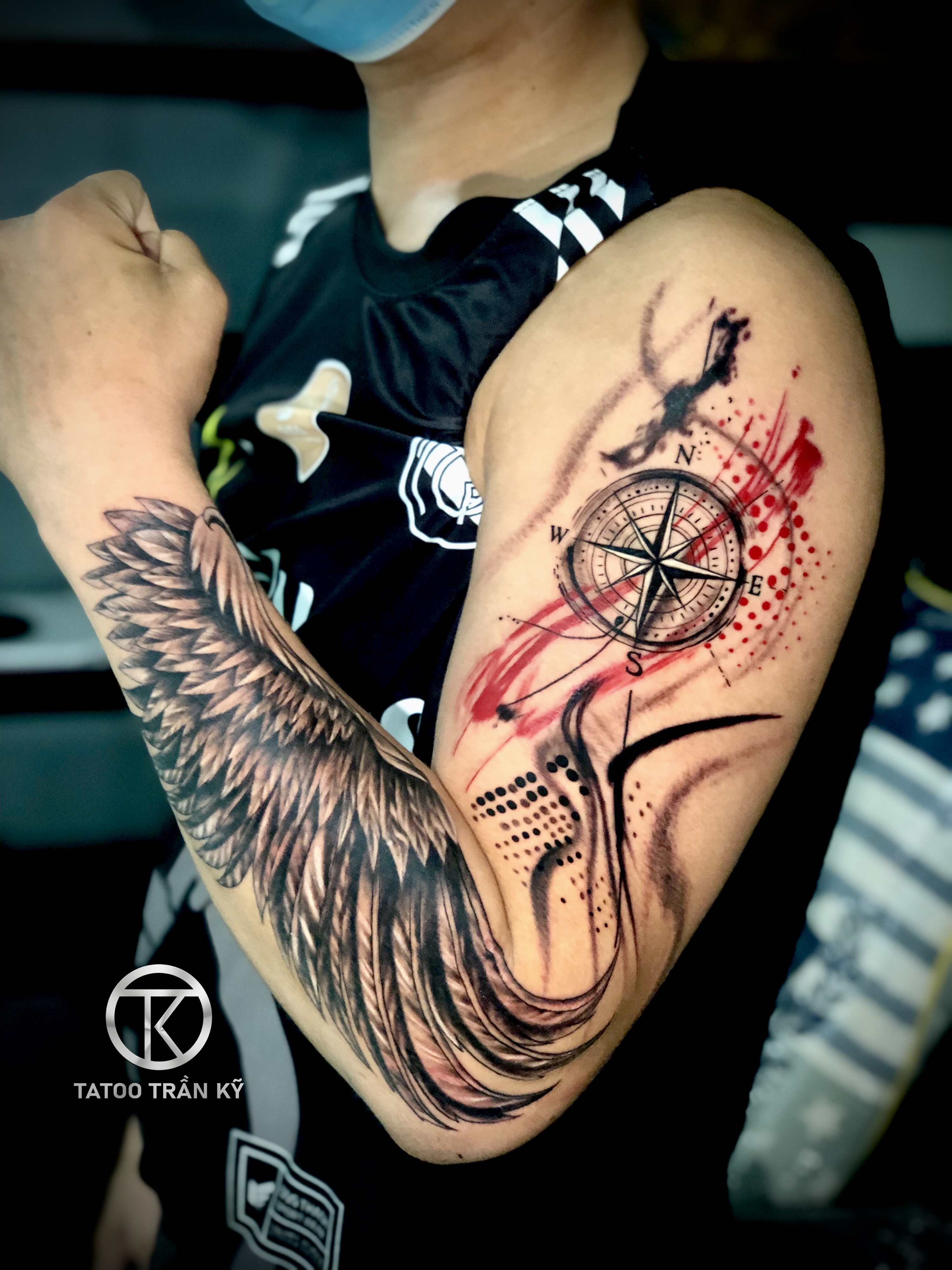이 작업은 Tran Ky Tattoo가 직접 수행했습니다.