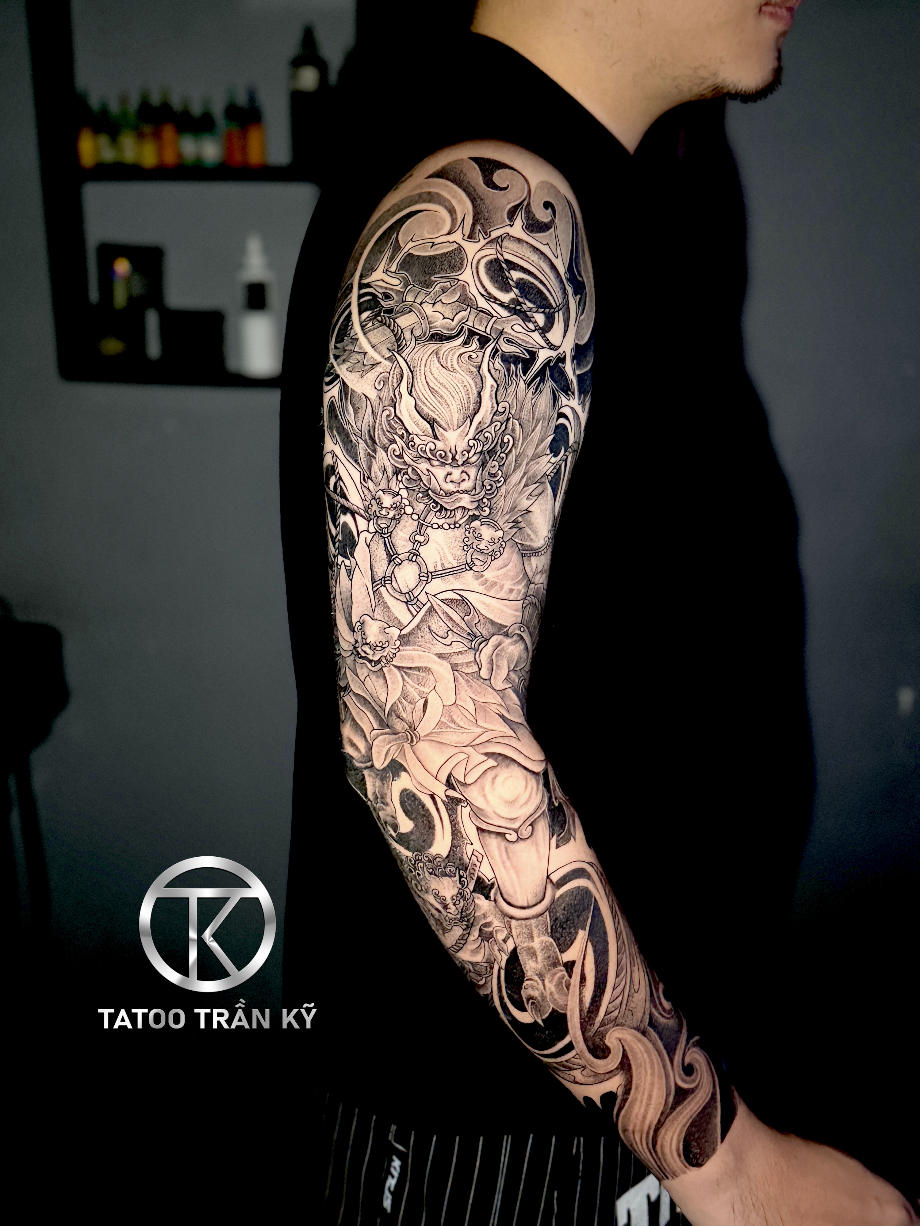 The wind god part was directly performed by Tran Ky Tattoo